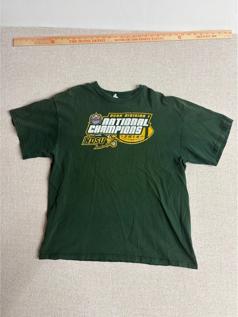 Vintage NDSU Bison 2014 NCAA Division I National Champions T-Shirt XL Green